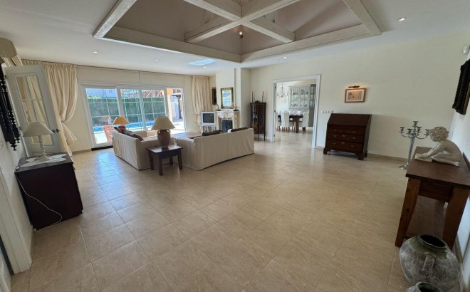 Resale - Villa -
Orihuela Costa - Playa Flamenca