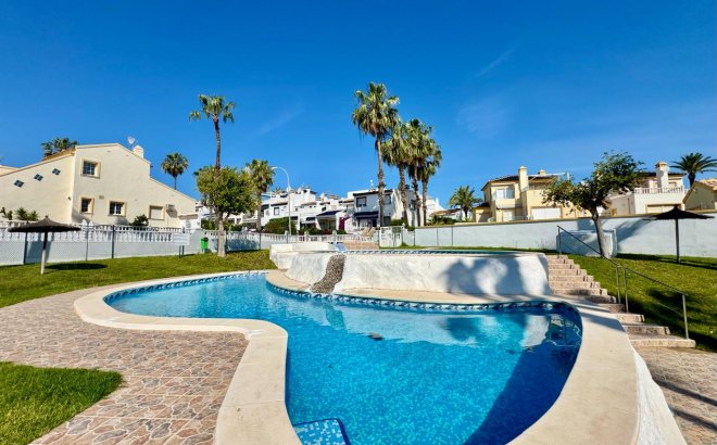 Resale - Bungalow -
Orihuela Costa - Villamartín-las Filipinas
