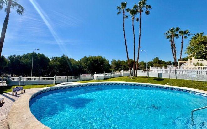 Resale - Bungalow -
Orihuela Costa - Villamartín-las Filipinas