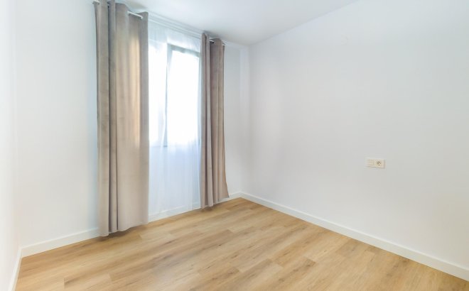 Resale - Apartment -
Torrevieja - Playa del Cura