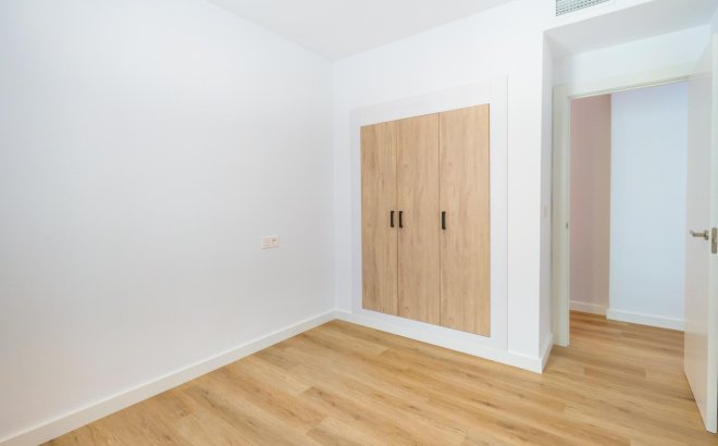 Resale - Apartment -
Torrevieja - Playa del Cura