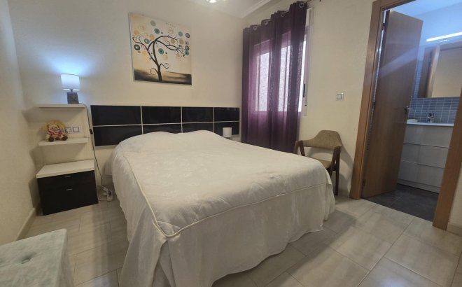 Resale - Apartment -
Torrevieja - Centro