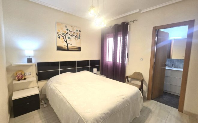 Resale - Apartment -
Torrevieja - Centro