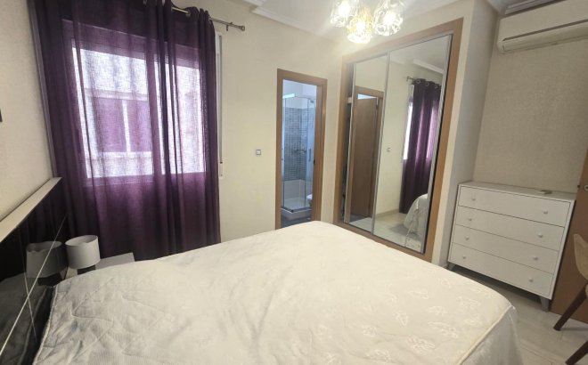 Resale - Apartment -
Torrevieja - Centro