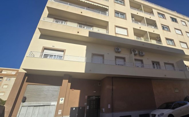 Resale - Apartment -
Torrevieja - Centro