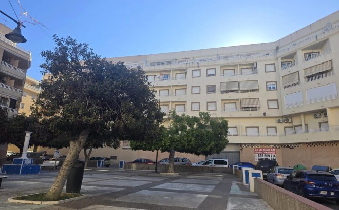 Resale - Apartment -
Torrevieja - Centro