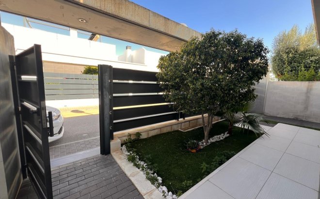 Resale - Villa -
Orihuela Costa - Lomas de Cabo Roig