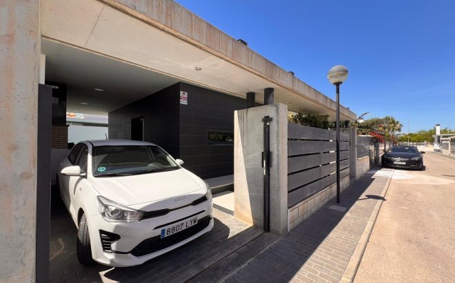 Resale - Villa -
Orihuela Costa - Lomas de Cabo Roig