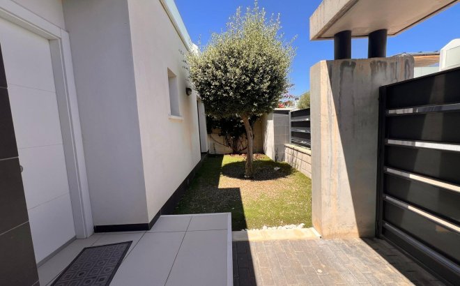 Resale - Villa -
Orihuela Costa - Lomas de Cabo Roig