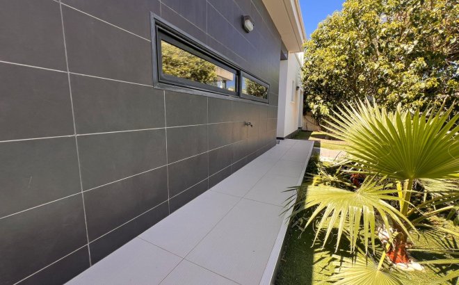 Resale - Villa -
Orihuela Costa - Lomas de Cabo Roig