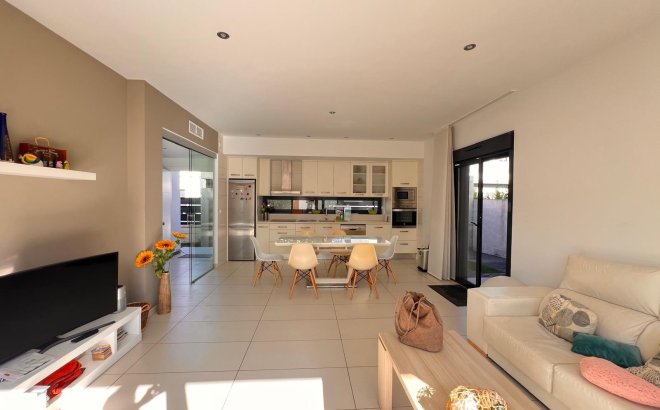 Resale - Villa -
Orihuela Costa - Lomas de Cabo Roig