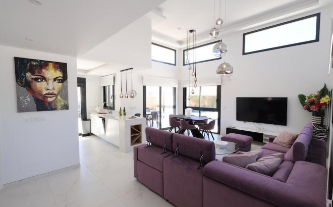 Resale - Villa -
Rojales - Inland