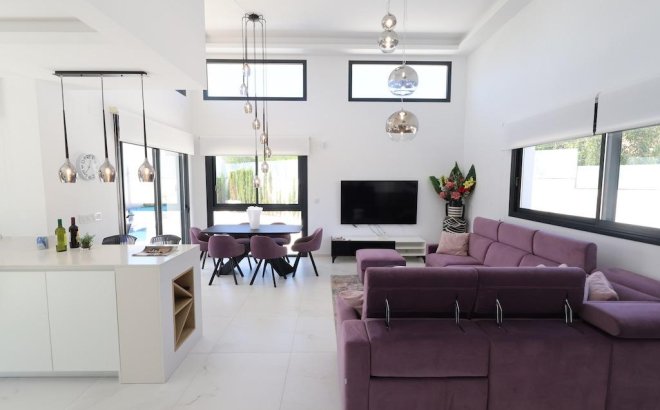 Resale - Villa -
Rojales - Inland