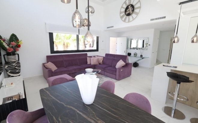 Resale - Villa -
Rojales - Inland