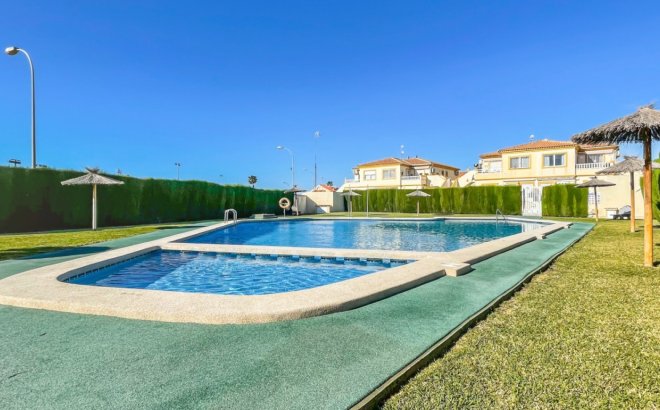 Resale - Bungalow -
Orihuela Costa - Costa Blanca