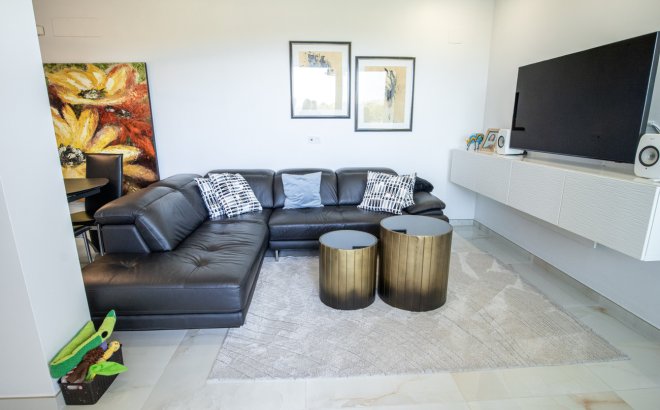 Resale - Penthouse -
Los Altos - AMANECER