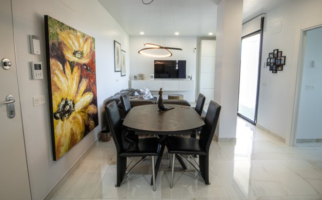 Resale - Penthouse -
Los Altos - AMANECER