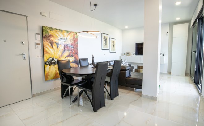 Resale - Penthouse -
Los Altos - AMANECER