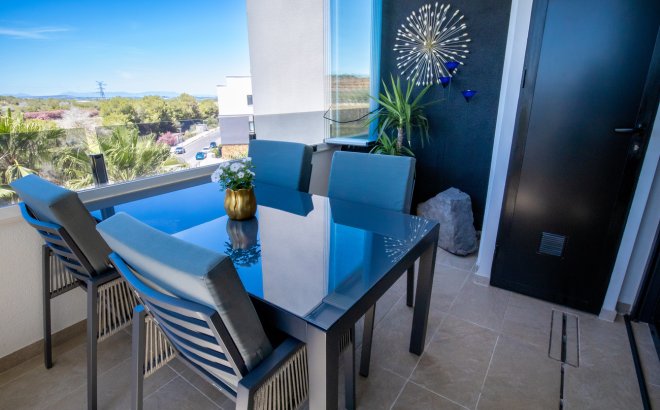 Resale - Penthouse -
Los Altos - AMANECER
