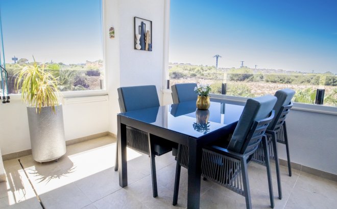 Resale - Penthouse -
Los Altos - AMANECER