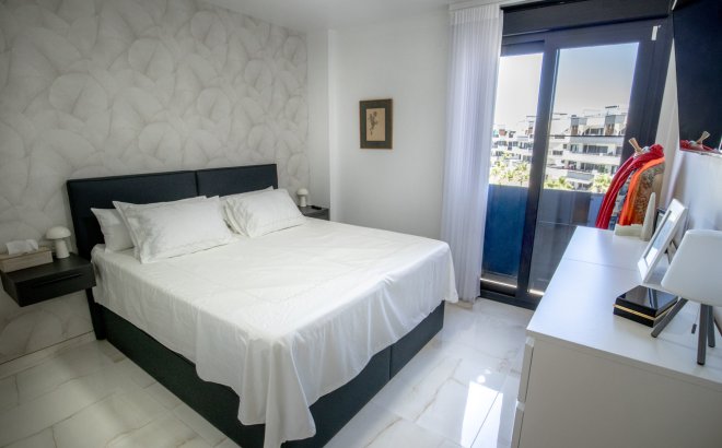 Resale - Penthouse -
Los Altos - AMANECER
