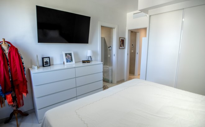 Resale - Penthouse -
Los Altos - AMANECER