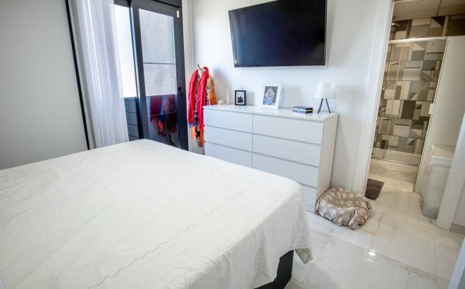 Resale - Penthouse -
Los Altos - AMANECER