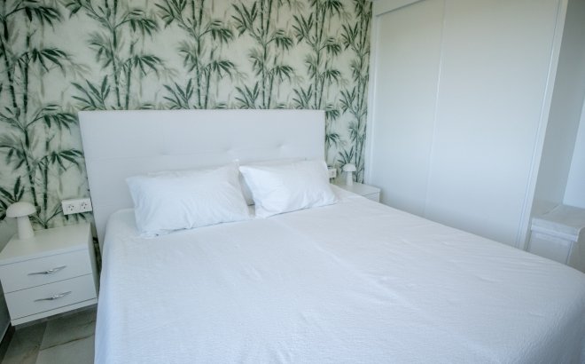Resale - Penthouse -
Los Altos - AMANECER
