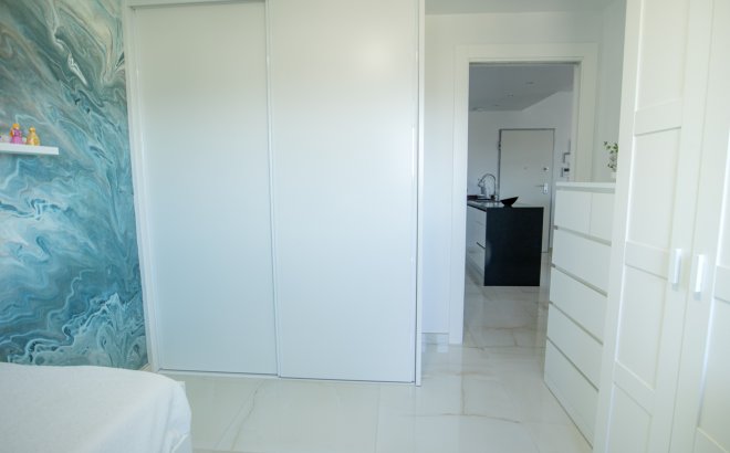 Resale - Penthouse -
Los Altos - AMANECER