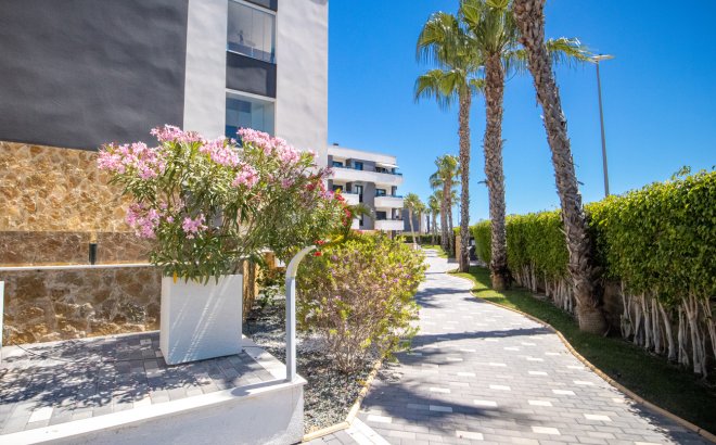 Resale - Penthouse -
Los Altos - AMANECER