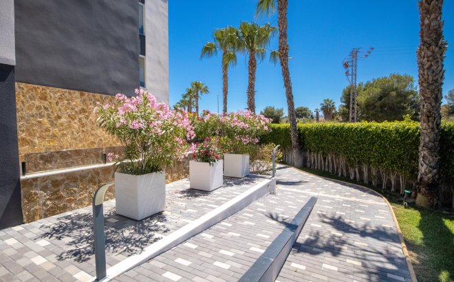 Resale - Penthouse -
Los Altos - AMANECER