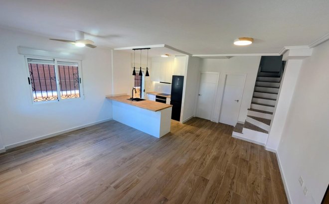 Resale - Villa -
Orihuela Costa - Costa Blanca