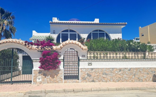Resale - Villa -
San Miguel de Salinas - Inland