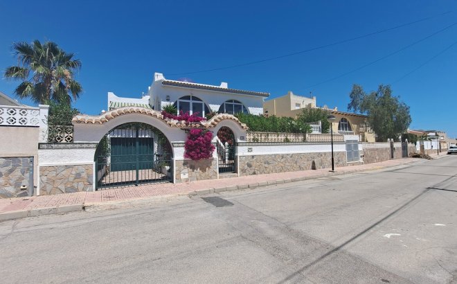 Resale - Villa -
San Miguel de Salinas - Inland