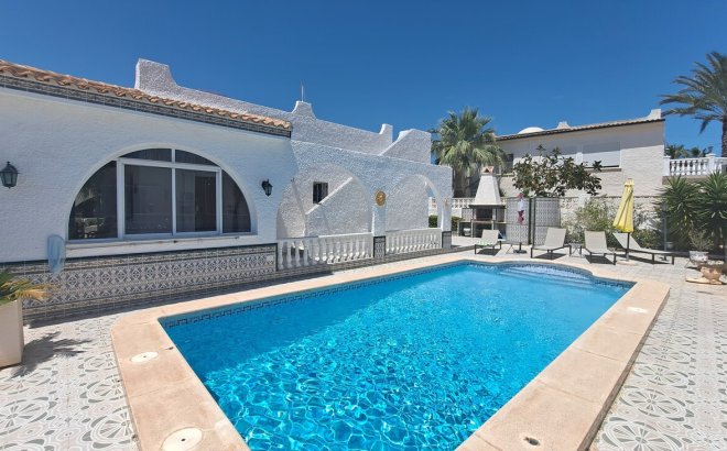 Resale - Villa -
San Miguel de Salinas - Inland