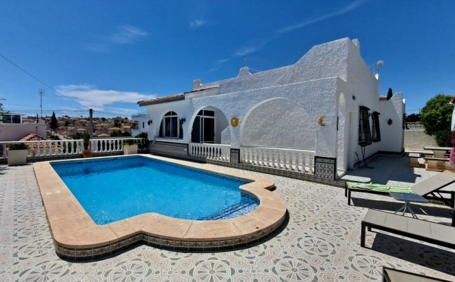 Resale - Villa -
San Miguel de Salinas - Inland