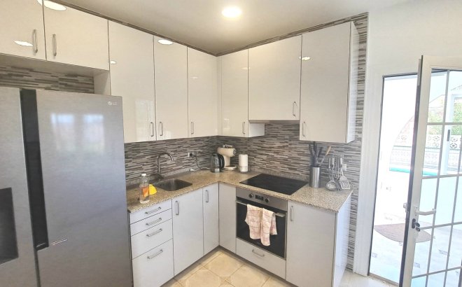 Resale - Villa -
San Miguel de Salinas - Inland