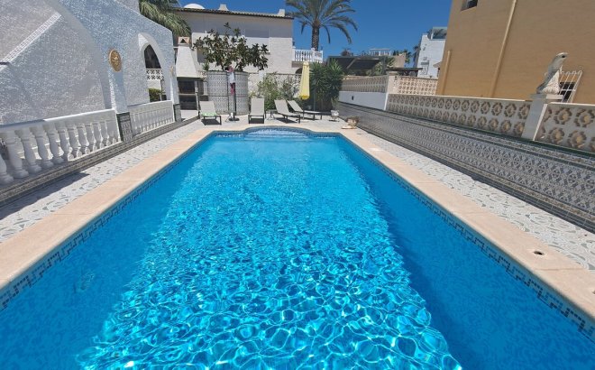 Resale - Villa -
San Miguel de Salinas - Inland