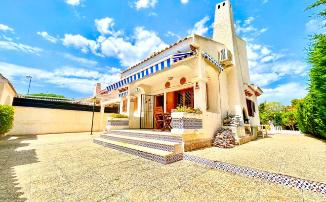 Resale - Villa -
La Zenia - Costa Blanca