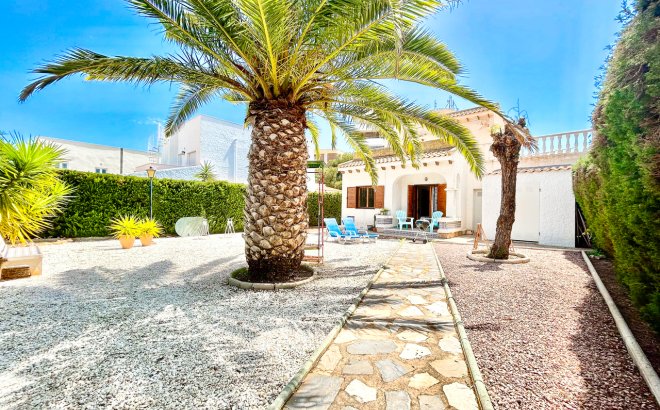 Resale - Villa -
La Zenia - Costa Blanca