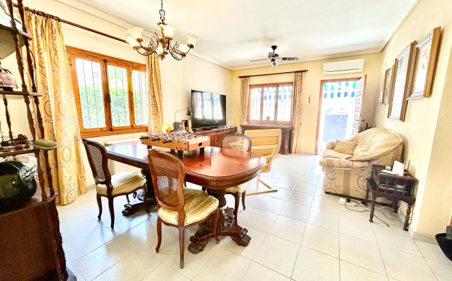 Resale - Villa -
La Zenia - Costa Blanca