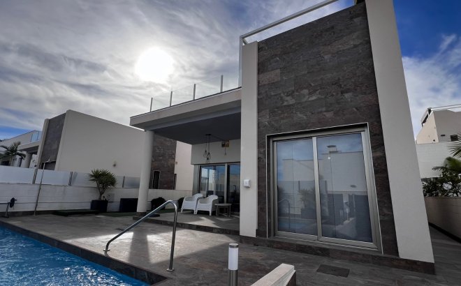 Resale - Villa -
Orihuela Costa - Costa Blanca