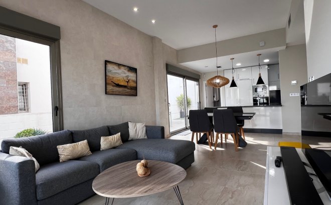 Resale - Villa -
Orihuela Costa - Costa Blanca