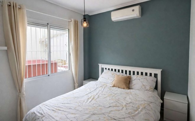 Resale - Villa -
Rojales - Inland