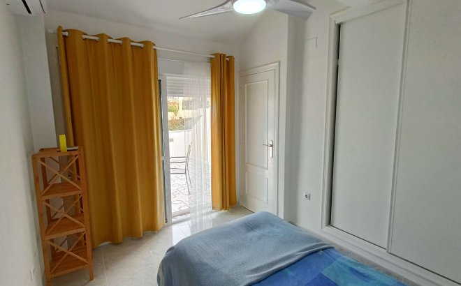 Resale - Villa -
Rojales - Inland