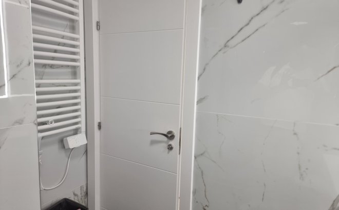 Resale - Apartment -
Torrevieja - Playa de los Locos