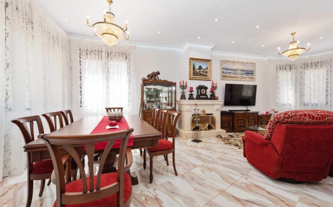 Resale - Villa -
Orihuela Costa - Costa Blanca