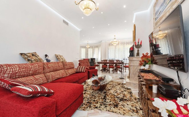 Resale - Villa -
Orihuela Costa - Costa Blanca