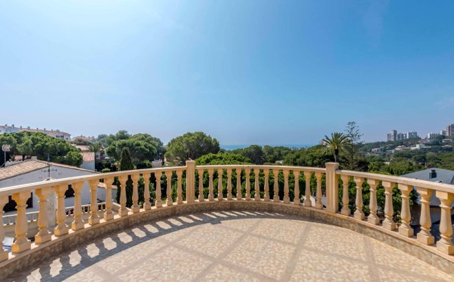 Resale - Villa -
Orihuela Costa - Costa Blanca