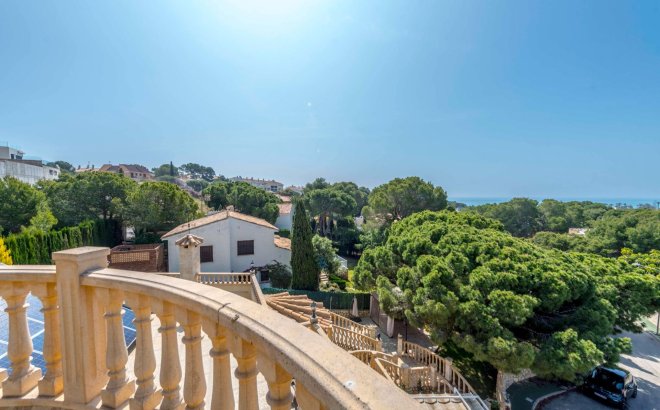 Resale - Villa -
Orihuela Costa - Costa Blanca
